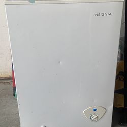 Insignia Frigidaire Freezer