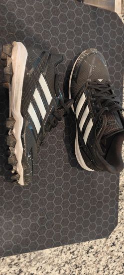 Men's 8.5 soccer cleats