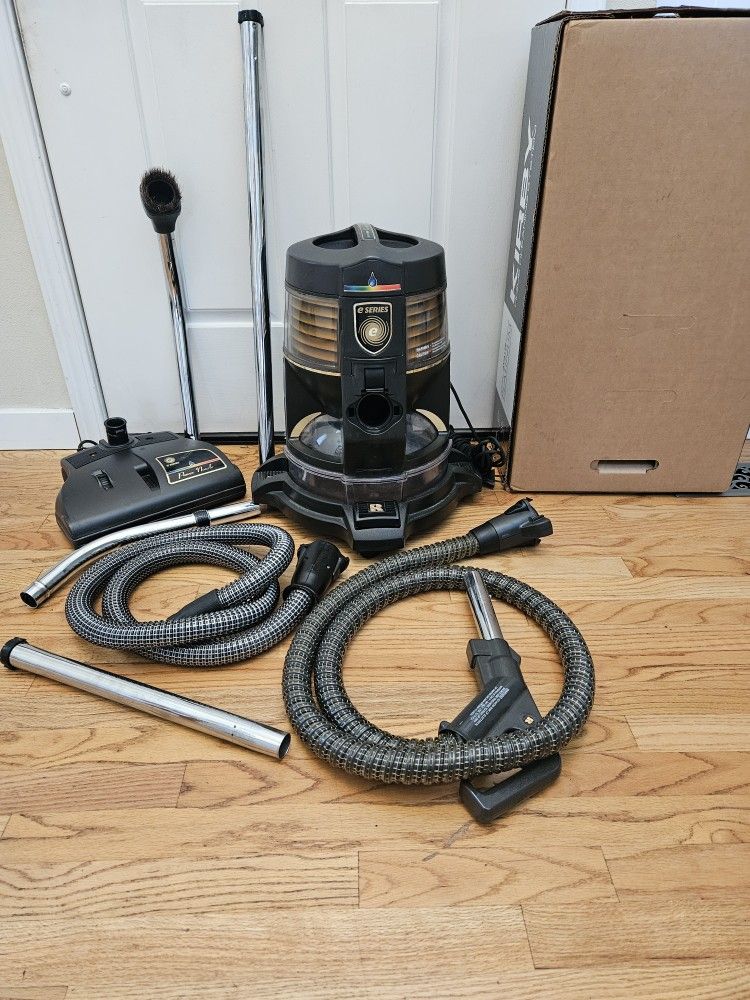 New Cond RAINBOE E SERIES VACUUM WITH AMAZING POWER SUCTION WORKS EXCELLENT IN THE BOX