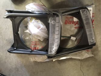 79-81 TOYOTA HEADLAMP DOOR SURROUND BEZEL LIGHT CASE FIT TOYOTA PICKUP HILUX 1979-81 BLACK