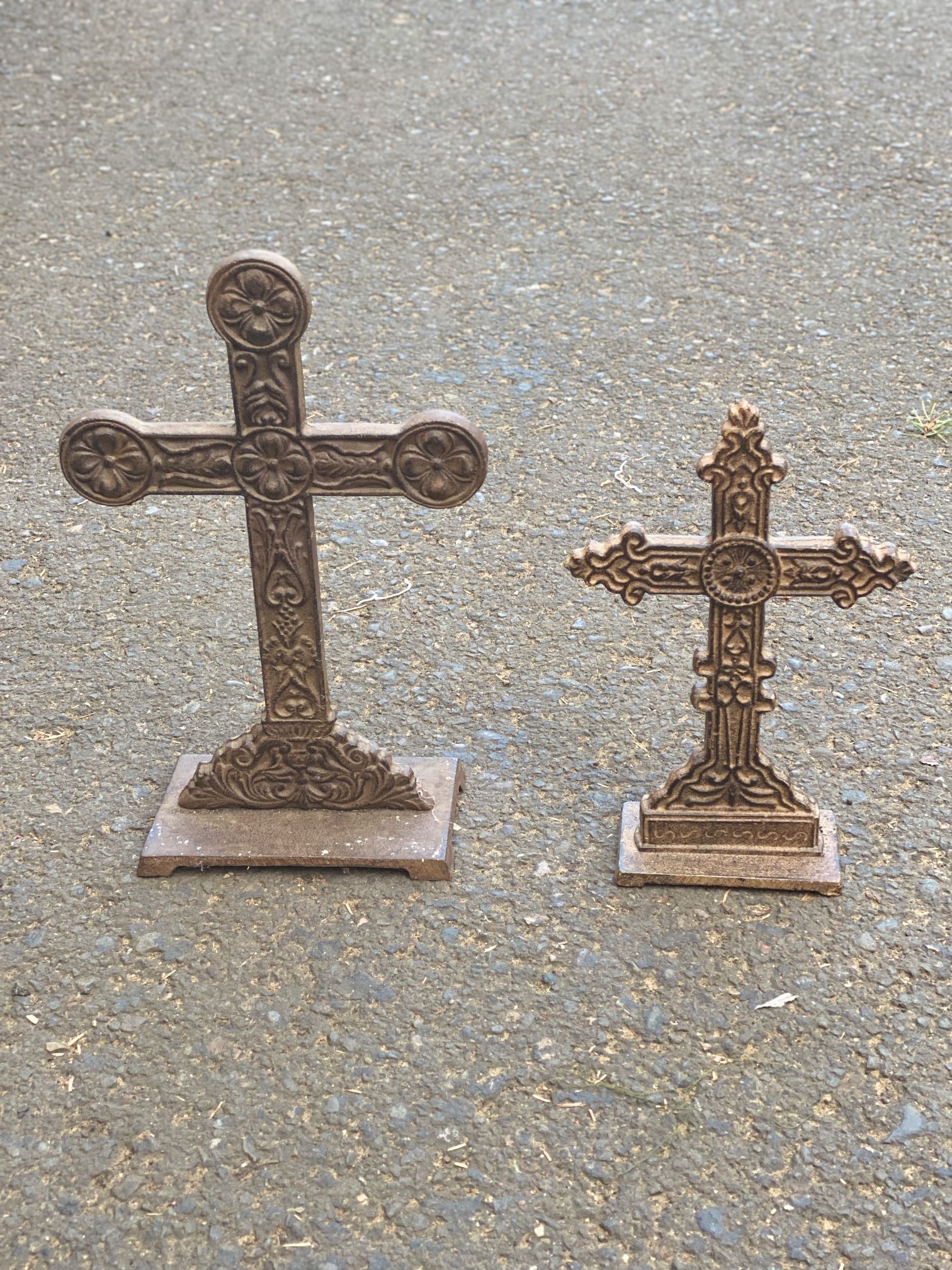 Set 2 Decorative Iron Metal  Crosses 