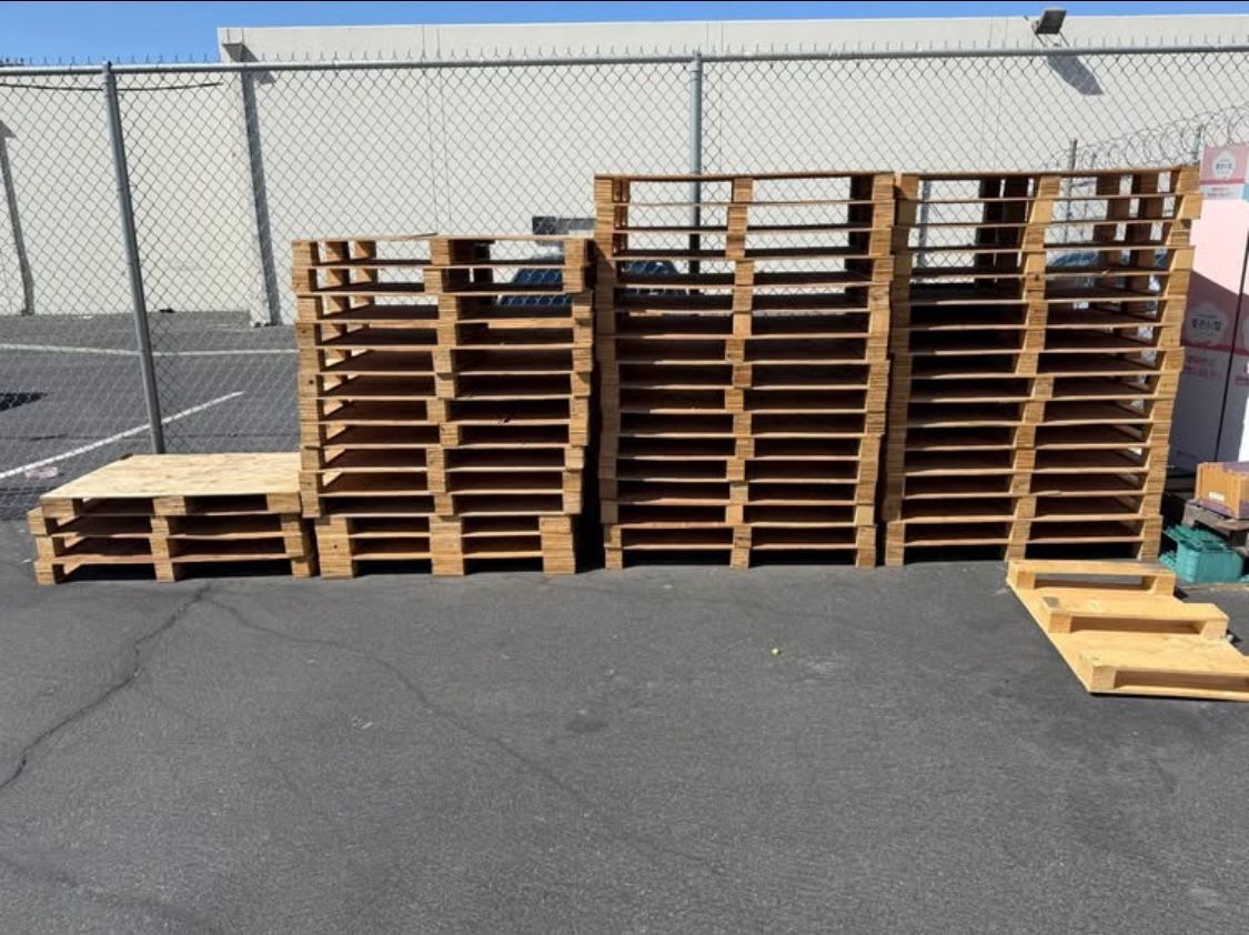 Pallets Great Condition 50 Of Them