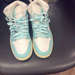 Nike Air Jordan 1 Mid Light Dew