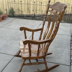 Classic Rocking Chair 