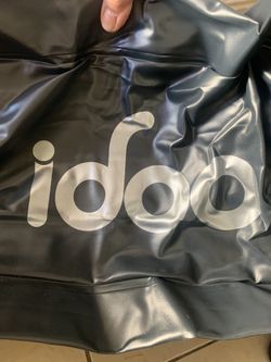 Inflatable air mattress with built-in electric pump