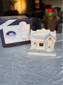 Enesco Precious Moments Sugar Town Train Station Lighted Porcelain Village 190150 w/ Box