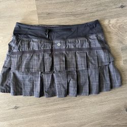 Lululemon Ruffled Tennis Skirt Size 6 Like New