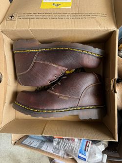 100622403 Dr. Martens Womers Izzy ST 3 Eye Chukka