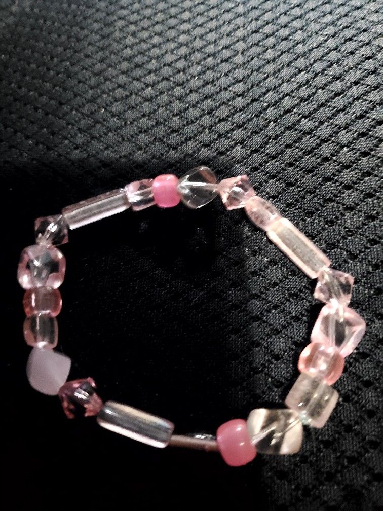 Beautiful Hand Made Glass Bead Braclet. size Med