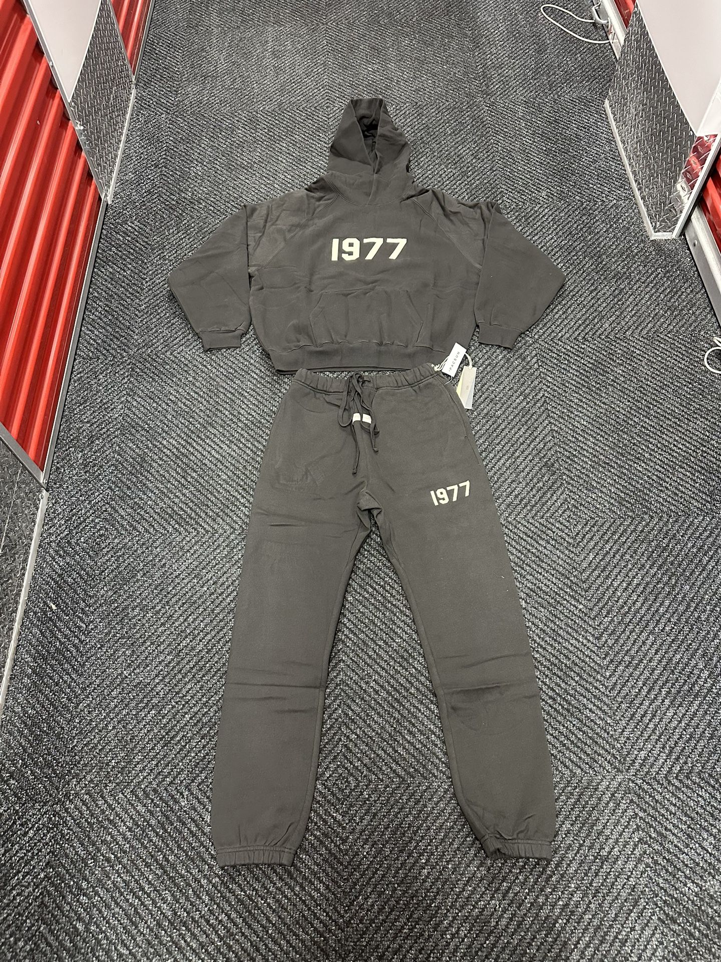 Essentials 1977 Iron Set