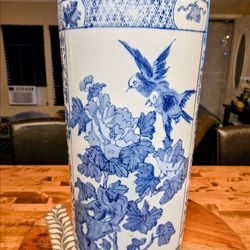 Beautiful vintage Chinese umbrella stand