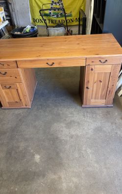  Nice Computer Desk -excellent Shape 5ft Length  29 Inches Tall