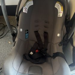 Nuna Infant Car Seat And 2 Bases 