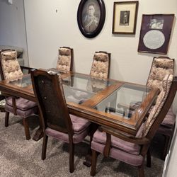 Free Dining room table