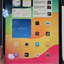 Ipad Pro 11" 3rd Gen With Apple Pencil. 256GB, No Charger. ASK FOR RYAN. #4(contact info removed)4-01