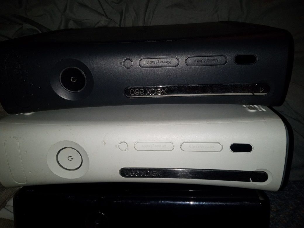 (3) Xbox360 Consoles (2 Black & 1 White Console)