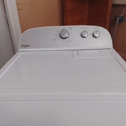 Like New Electric Dryer ( 3 Yrs Old) Free Delivery And Setup 