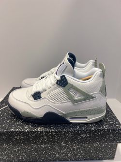 Midnight navy Jordan 4