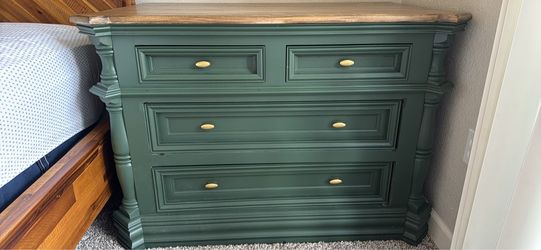 Green Painted Wood Dresser with 4 Drawers