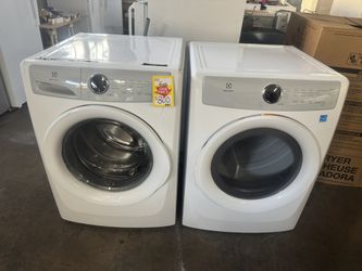 USED ELECTROLUX SET OF FRONT LOAD WASHER AND GAS DRYER 