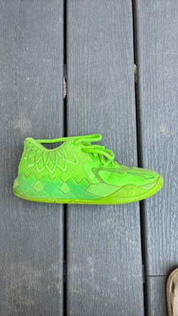 Kids used LaMelo ball shoes size 4