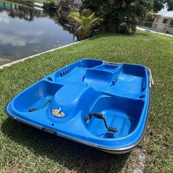 Paddle boat