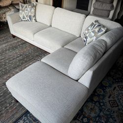 Amherst Light Gray Living Spaces Sectional Sofa with Chaise