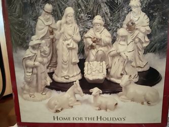 Vintage Home for the Holidays 10 pc.. Porcelain Nativity Set w/ wood base 