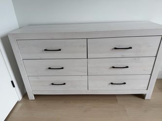 Furniture/ Dresser