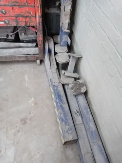 Car Jack 10 ton only for parts and pump very good condition