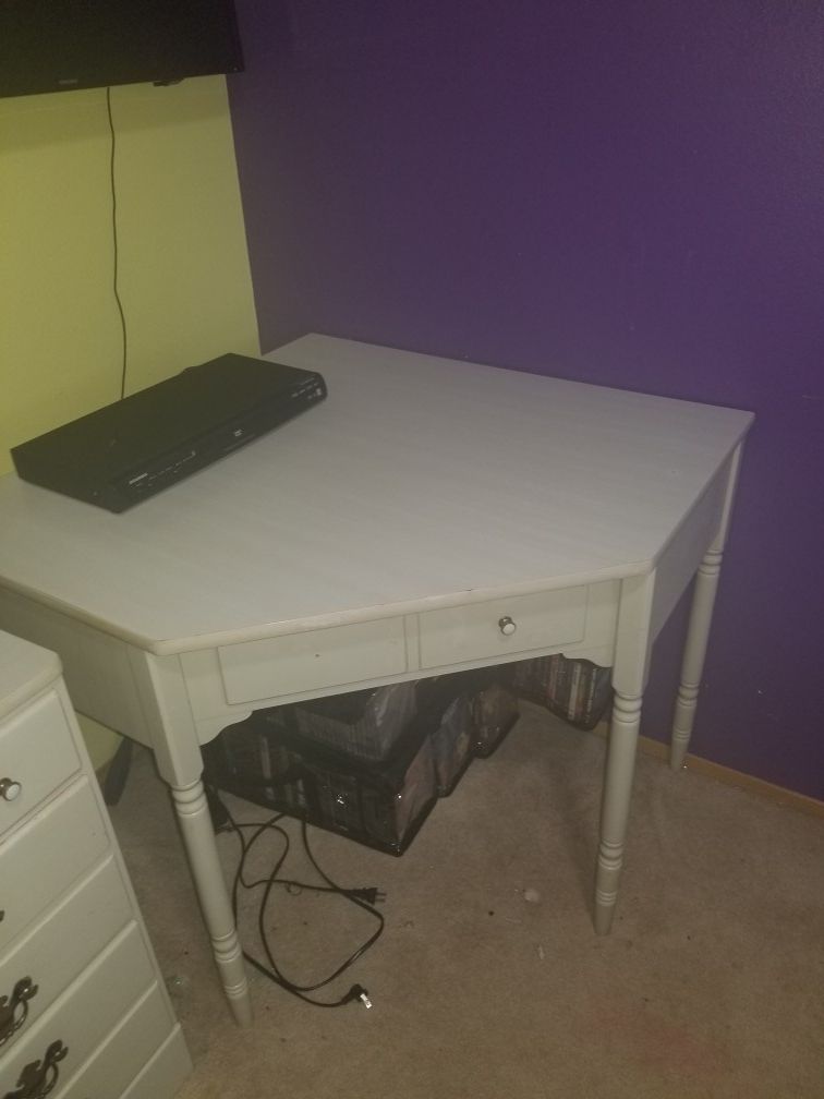 Ethan Allen corner desk