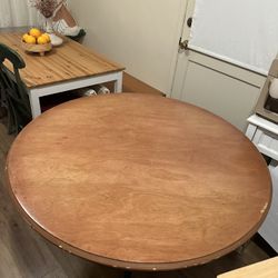 Round Dining room Table 