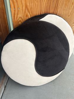 Round Yin Yang and rectangle display boards