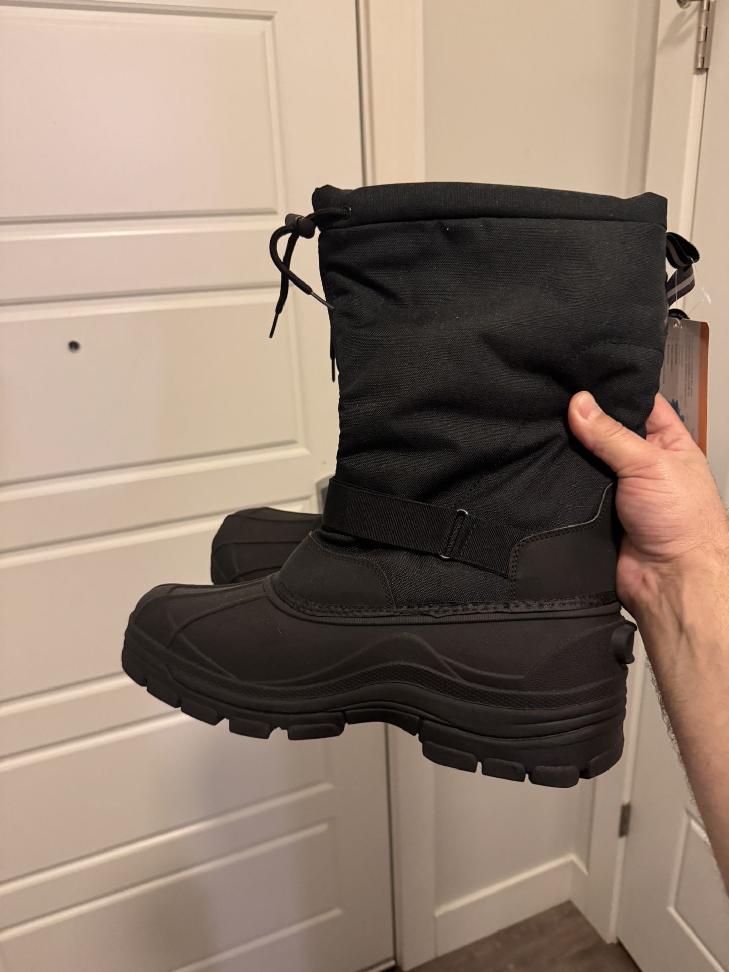 Mens Size 12 Snow Boots Never Been Warn