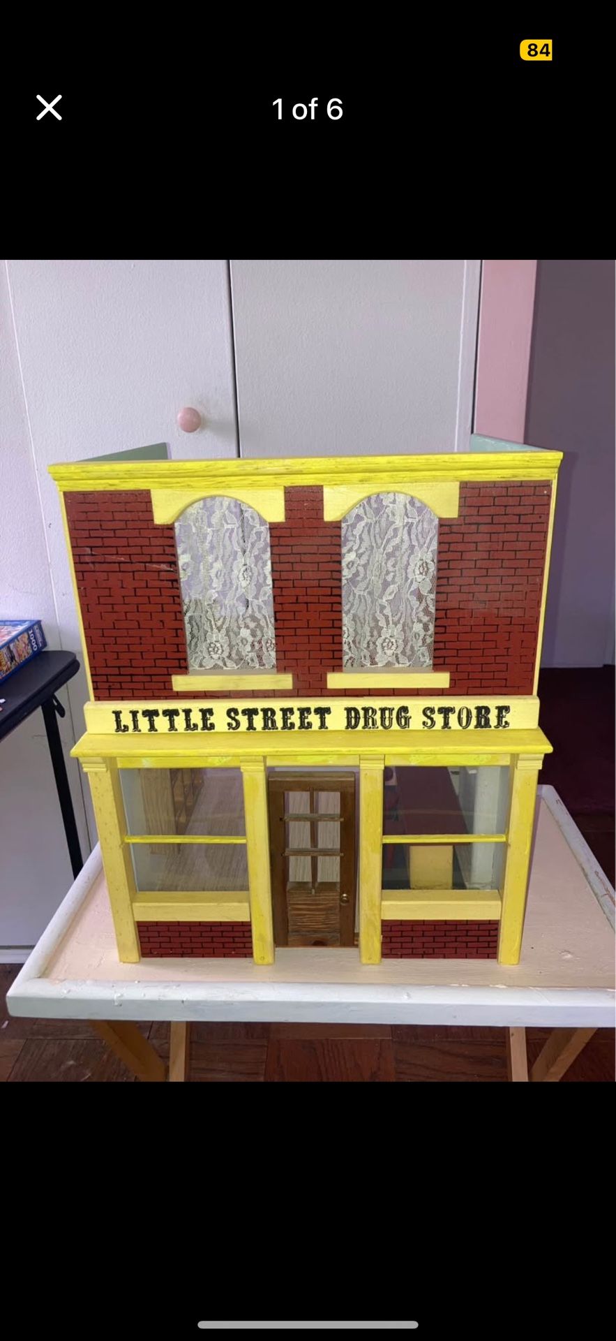 Dollhouse Store With Apartment 