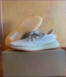 Adidas Yeezy Boost 350 V2 Light Size 10 Brand New