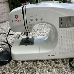 Singer Sewing Machine 