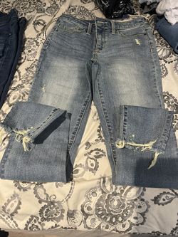 New Universal Thread Jeans