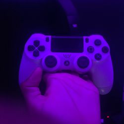 PS4 CONTROLLER WHITE