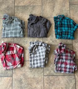 Men’s flannels size large