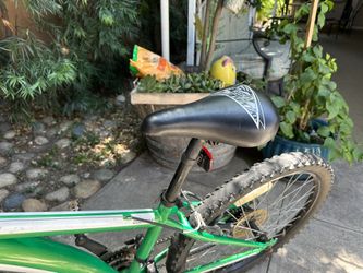 Diamondback Cobra 24 Kids Mountain Bike Bicycle Green 75 for Sale in Pasadena CA OfferUp