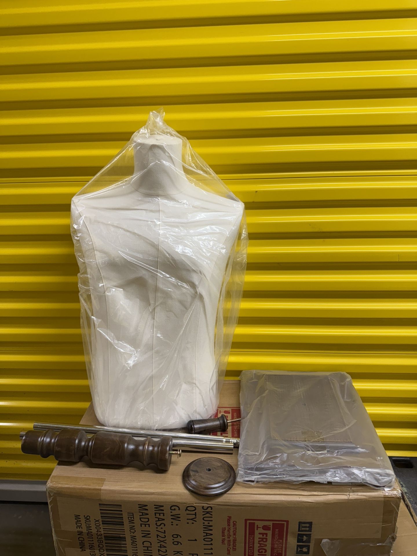 READ Brand New Male Mannequin Torso Dress Form Adjustable Wooden