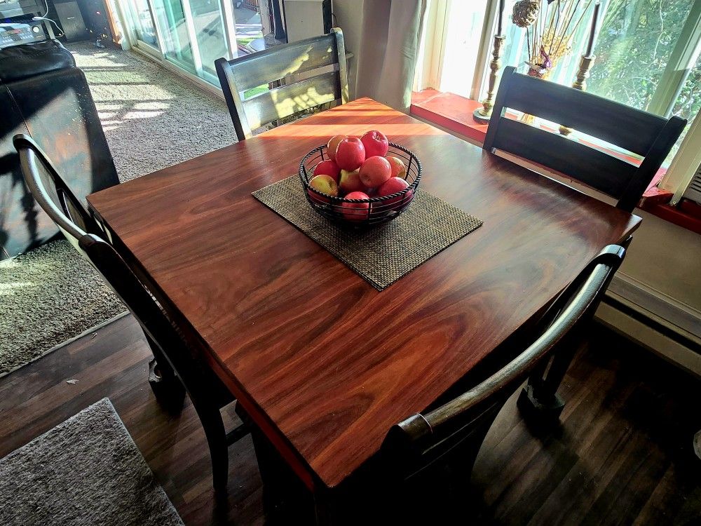 Dining Table W/ Four Chairs (Wood) Like New