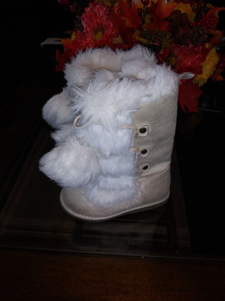 Toddler girl Faux fur boots.
