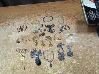 LOT OF 14 NECKLACES & BRACELETS AVON VICTORIAN FLOWERS PEACOCK GEMINI ZODIAC