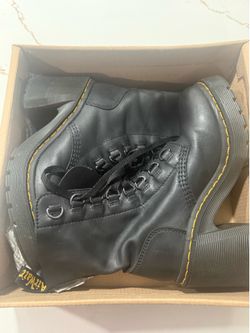 Dr. Martens Size 7