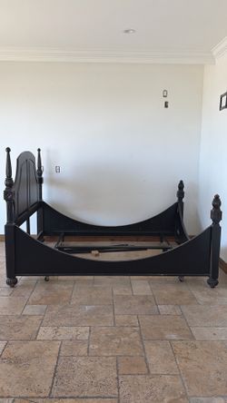 Beautiful Queen sleigh bed with dresser