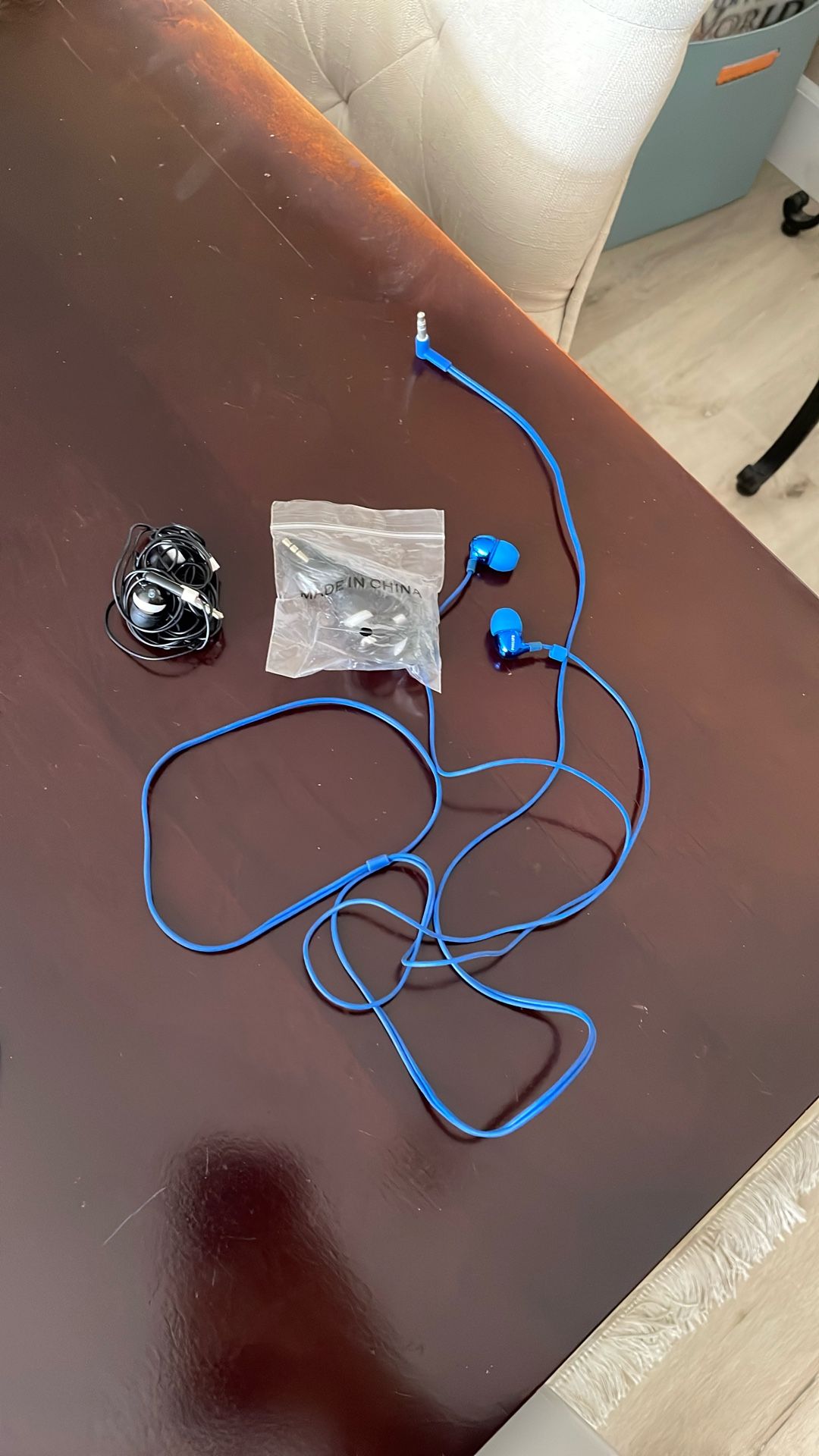 3 Pairs Of Wireless Earbuds Phillips And 2 Black And White