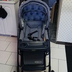 Chauffeur stroller made by Graco With Baby Seat Carrier And Bass For Car
