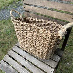 Sturdy and Pretty Wicker Basket 🧺 